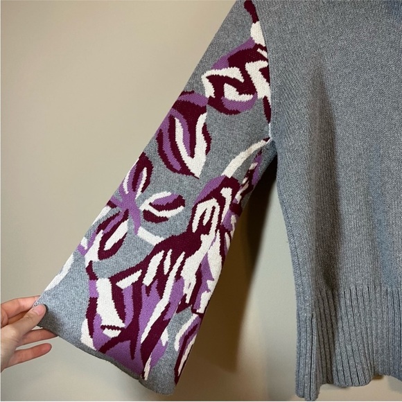 Cabi Women's Eden Pullover Sweater
Turtleneck Floral Bell Sleeves Sz M worn <5X - Picture 5 of 10